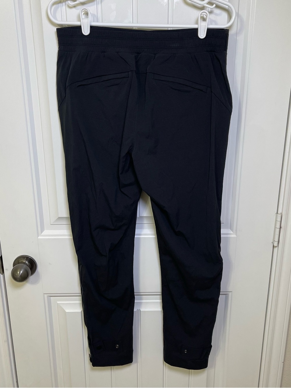 Athleta Trekkie Pant Size 8 Black Drawstring Cargo Joggers Hiking Travel Stretch - Picture 2 of 9